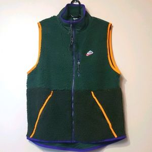 NIKE SHERPA VEST (Large)